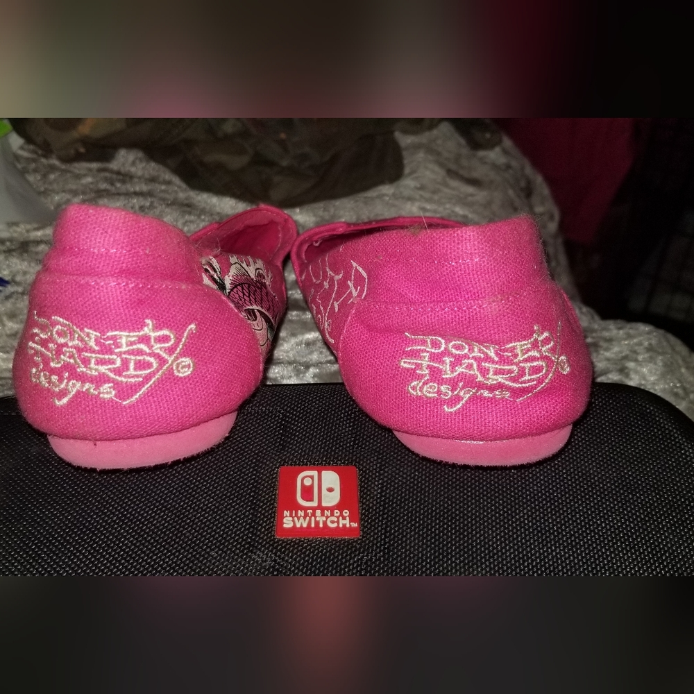 New without  tags never been worn Ed hardy women's pink slip on shoes.